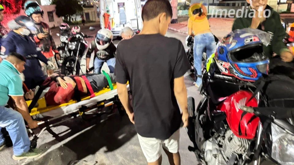 Colisão entre motos deixa duas pessoas feridas na Cidade de Deus