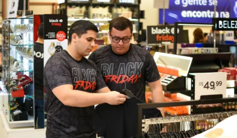 Black Friday: lojas de Manaus são autuadas por manipular preços