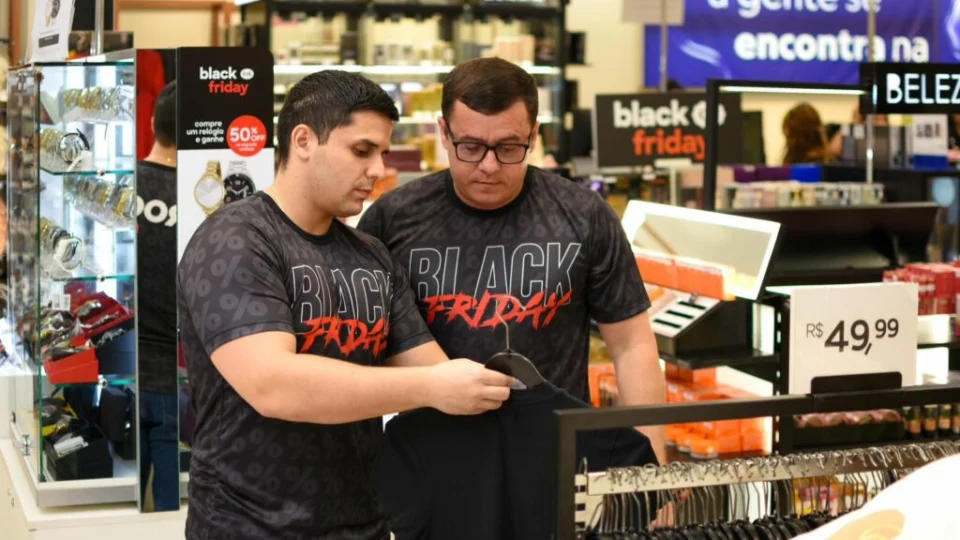 Black Friday: lojas de Manaus são autuadas por manipular preços