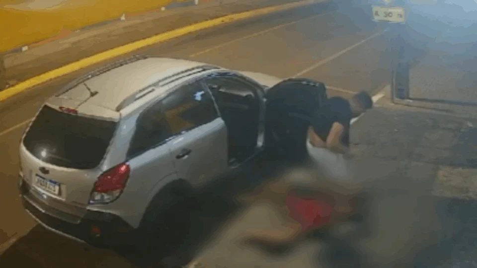 VEJA VÍDEO: mulher é agredida e arrastada na rua por namorado