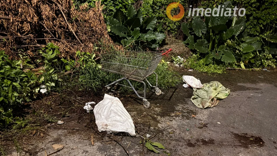 IMAGEM FORTE: corpo de homem é encontrado dentro de carrinho de compras no Mutirão