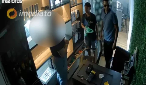 VEJA VÍDEO: bandidos ameaçam atirar na cabeça de funcionária durante assalto no Parque 10