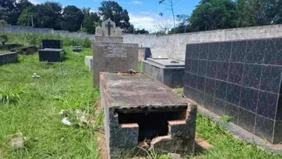 Corpo de bebê é roubado de sepultura no cemitério de Magé no Rio de Janeiro