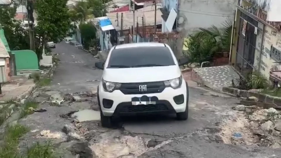 Situação crítica de tráfego é registrada no bairro Gilberto Mestrinho