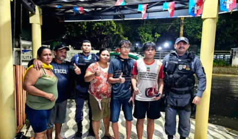 PM-AM resgata adolescentes perdidos em área de mata em Parintins