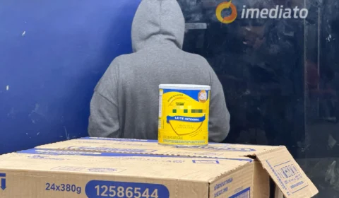 Mulher é presa após furtar latas de leite em supermercado no bairro Alvorada
