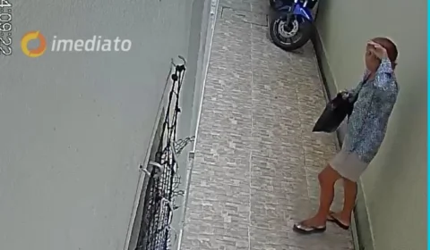 VÍDEO: polícia procura idosa que invadiu e furtou pertences de apartamento no bairro Alvorada