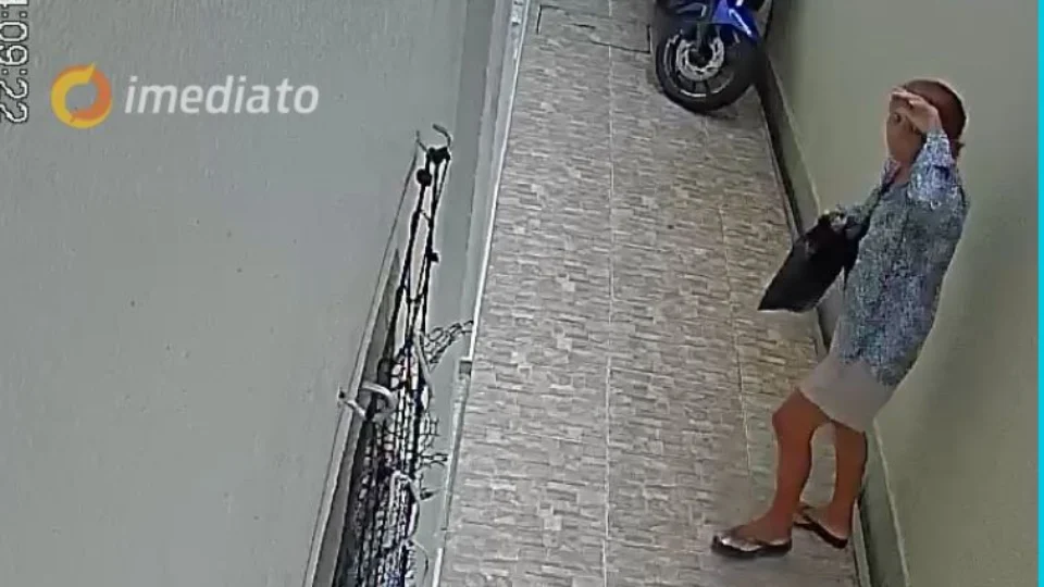 VÍDEO: polícia procura idosa que invadiu e furtou pertences de apartamento no bairro Alvorada