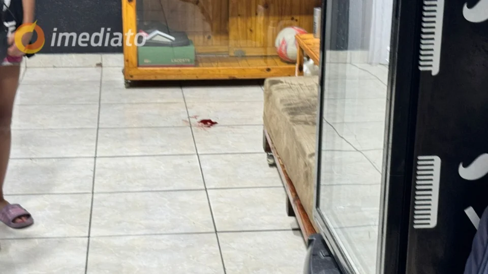 Barbeiro e cliente são baleados durante ataque em barbearia no bairro Mundo Novo