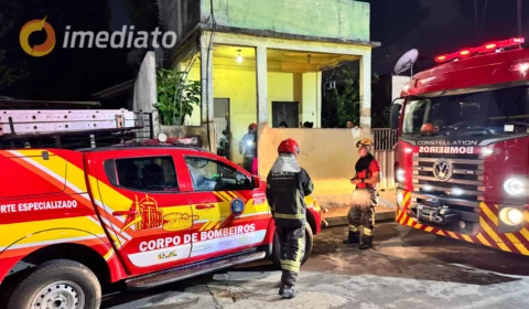 Incêndio atinge residência após homem atear fogo em colchão no bairro Lírio do Vale