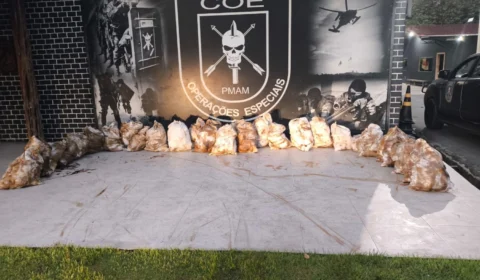 Operação em Codajás: PMAM e FICCO/AM apreendem 647 kg de cocaína escondidos em tanques de petróleo em balsa