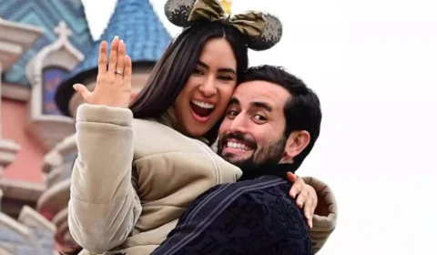 Em Paris, ex-BBB Matteus Amaral pede Isabelle Nogueira em casamento