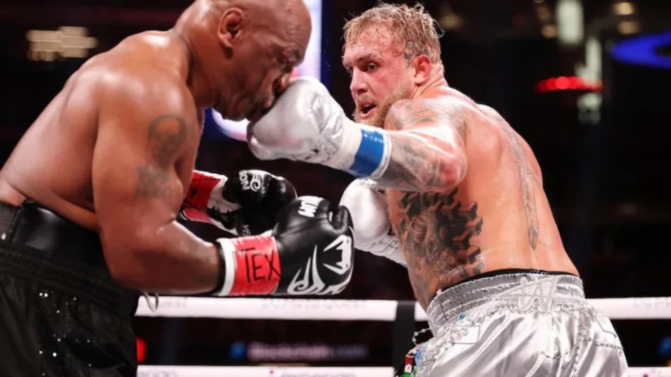 Mike Tyson perde para Jake Paul em duelo histórico na noite desta sexta-feira (15)