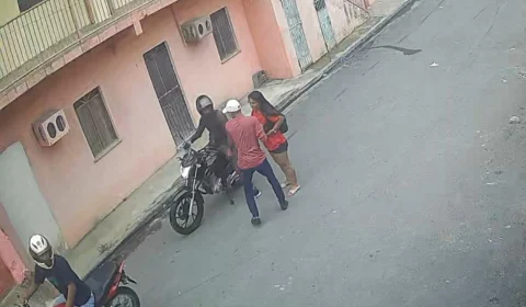 Vídeo: assaltantes humilham moradores durante ação criminosa no Grande Vitória