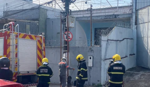 Vídeo: princípio de incêndio atinge papelaria na Av. Álvaro Maia