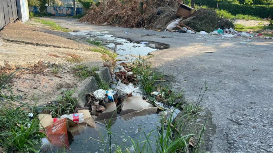 Acúmulo de lixo e coleta irregular afetam moradores do bairro Santa Inês em Manaus