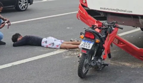 Acidente de trânsito entre moto e micro-ônibus deixa trânsito congestionado na zona norte