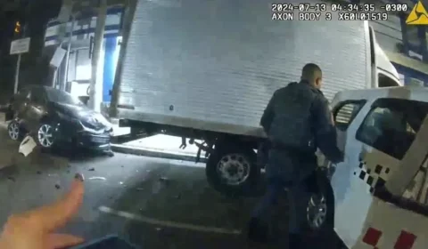 VEJA VÍDEO: câmera corporal flagra PMs fazendo racha e causando acidente