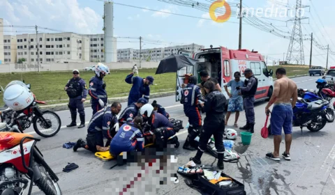 Mulher tem perna amputada em grave acidente com carreta na Avenida das Torres