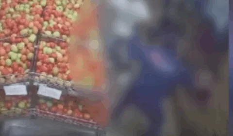 VEJA VÍDEO: açougueiro dá facada em cliente durante discussão dentro de supermercado