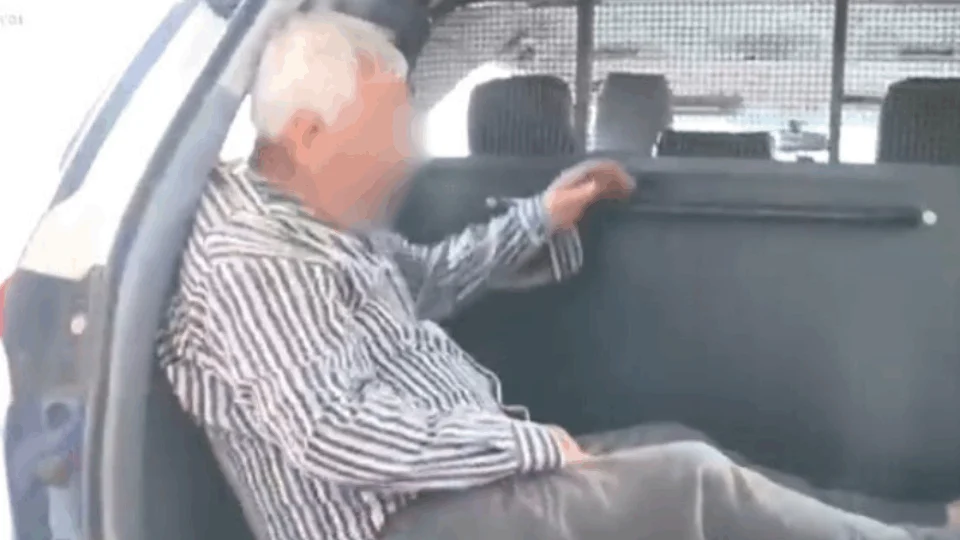 Após 60 anos de casados, idoso mata a própria esposa com 11 facadas