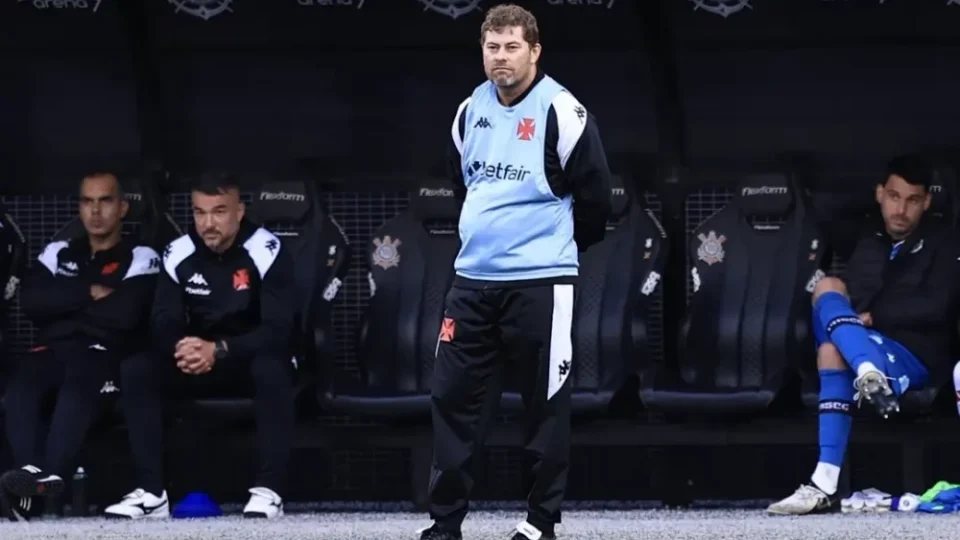 Vasco demite Rafael Paiva após derrota para o Corinthians