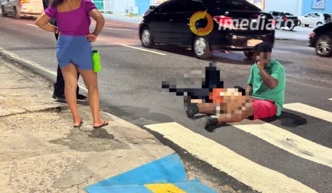 Mulher é atropelada por moto ao tentar atravessar na faixa de pedestre em frente ao Sesi
