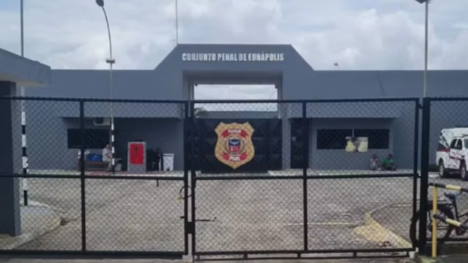 Grupo armado invade presídio e 16 presos fogem no sul da Bahia