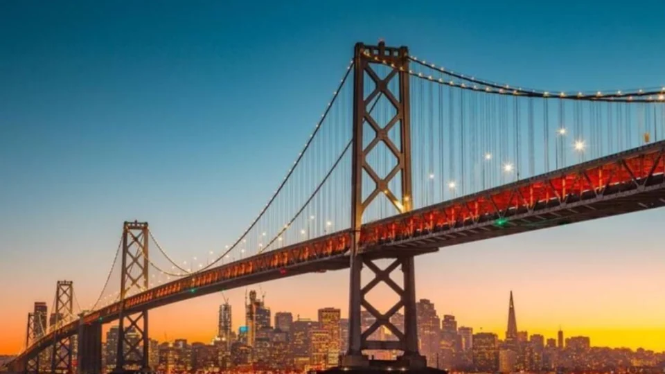 Terremoto de magnitude 7,3 atinge a Califórnia e gera alerta de tsunami