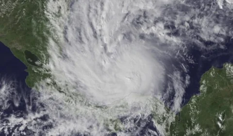 Terremoto de magnitude 5,6 atinge El Salvador; protocolos de emergência são ativados