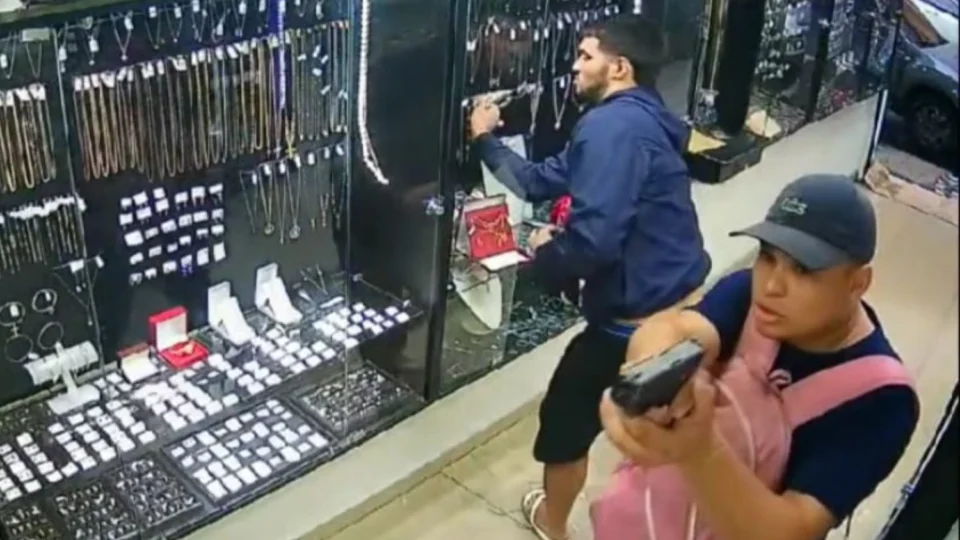 Joalheria é alvo de assalto no Centro de Manaus