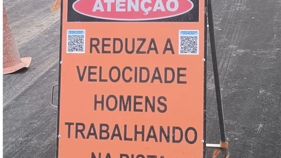 Vídeo: Rompimento de adutora engole caminhão e deixa bairros de Manaus sem água