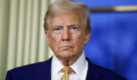 Trump reforça plano de usar militares e tarifas para deportar migrantes ilegais