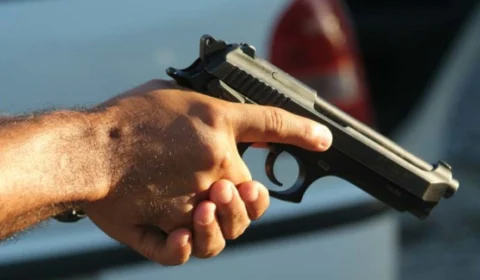 STJ decide que uso de arma no tráfico de drogas não configura crime autônomo de porte ilegal