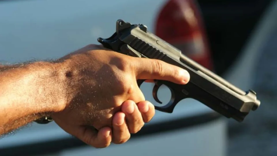 STJ decide que uso de arma no tráfico de drogas não configura crime autônomo de porte ilegal