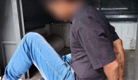 Homem é preso por abuso após ser flagrado pela companheira em Manaus