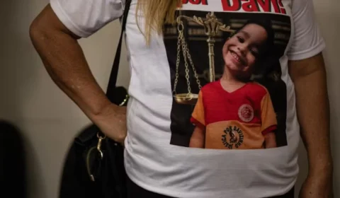 Pai e madrasta recebem penas somadas de 76 anos por maus-tratos a criança em Manaus