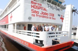 Wilson Lima entrega barco hospital que vai atender populações isoladas no Amazonas
