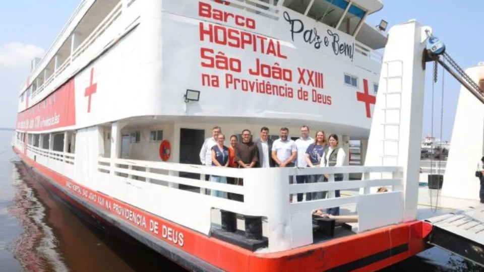 Wilson Lima entrega barco hospital que vai atender populações isoladas no Amazonas