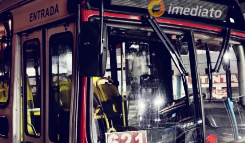 Criminosos armados assaltam ônibus da linha 621 e causam pânico entre passageiros em Manaus