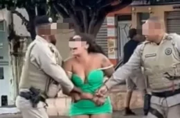 VEJA VÍDEO: mulher é presa após chamar policial de ‘preto safado e macaco’