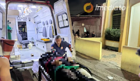 Motorista de app e passageira ficam feridos após colisão com carro no bairro Compensa