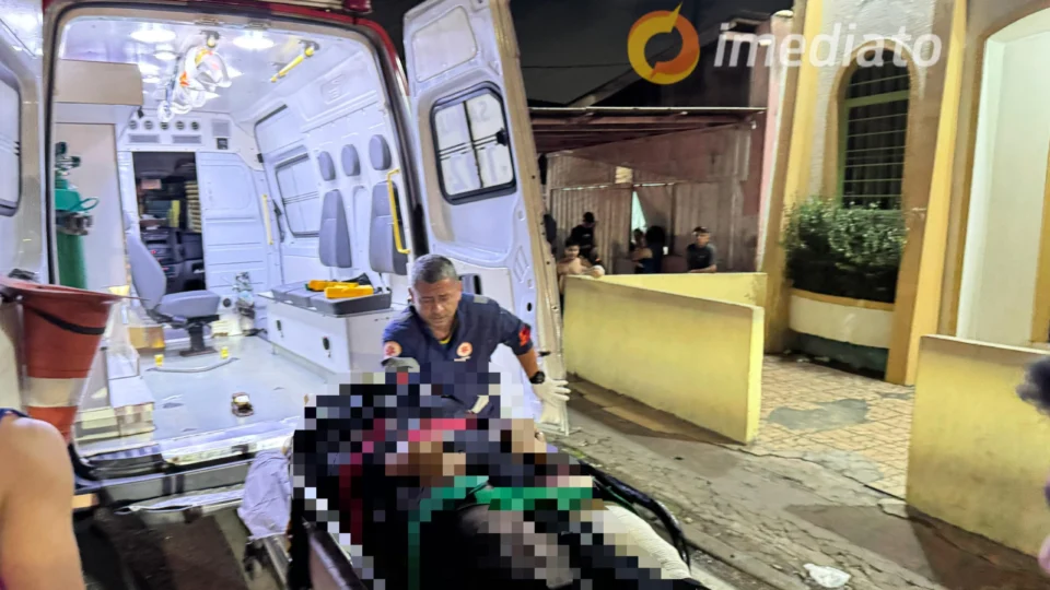 Motorista de app e passageira ficam feridos após colisão com carro no bairro Compensa