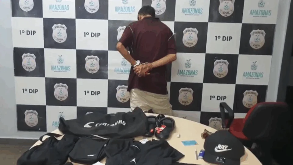 Homem é preso após furtar roupas em loja de Shopping em Manaus