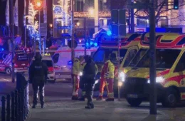 IMAGENS FORTES: Veja momento em que terrorista invade e atropela dezenas de pessoas em feira de Natal na Alemanha