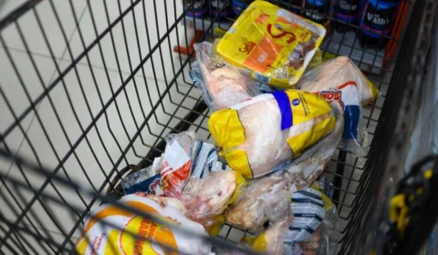 Mais de 80 produtos vencidos são apreendidos em supermercado de Manaus