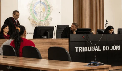 Pai e madrasta acusados de tentar matar criança são julgados em Manaus