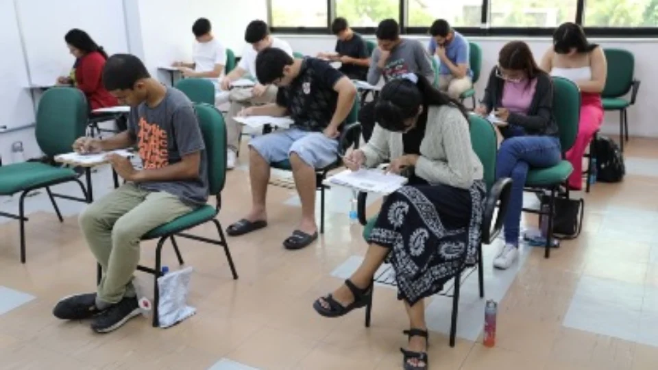 Inscrições abertas para curso pré-vestibular presencial da UEA