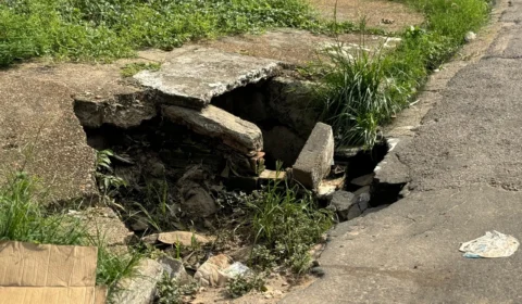 Bueiros entupidos causam alagamentos e prejuízos no bairro Flores