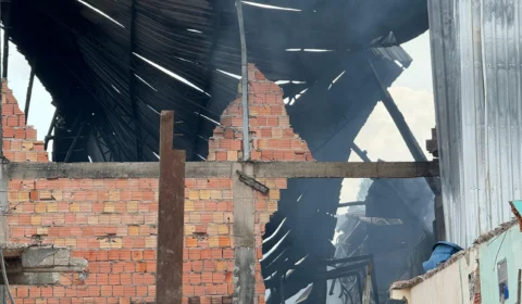 Incêndio devasta comércio e deixa famílias desabrigadas no Jorge Teixeira